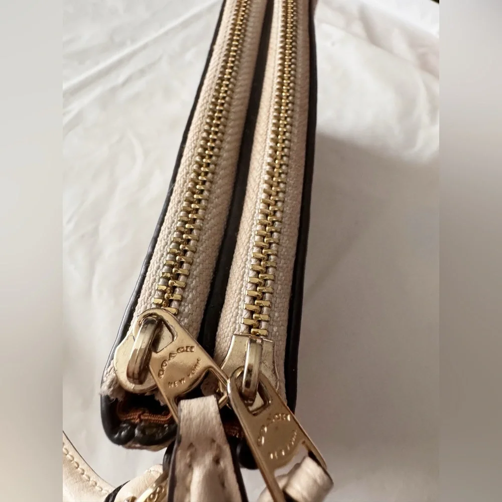 Coach Signature Double Zip Wristlet – Light Khaki / Gold – Style F87591 (Used)